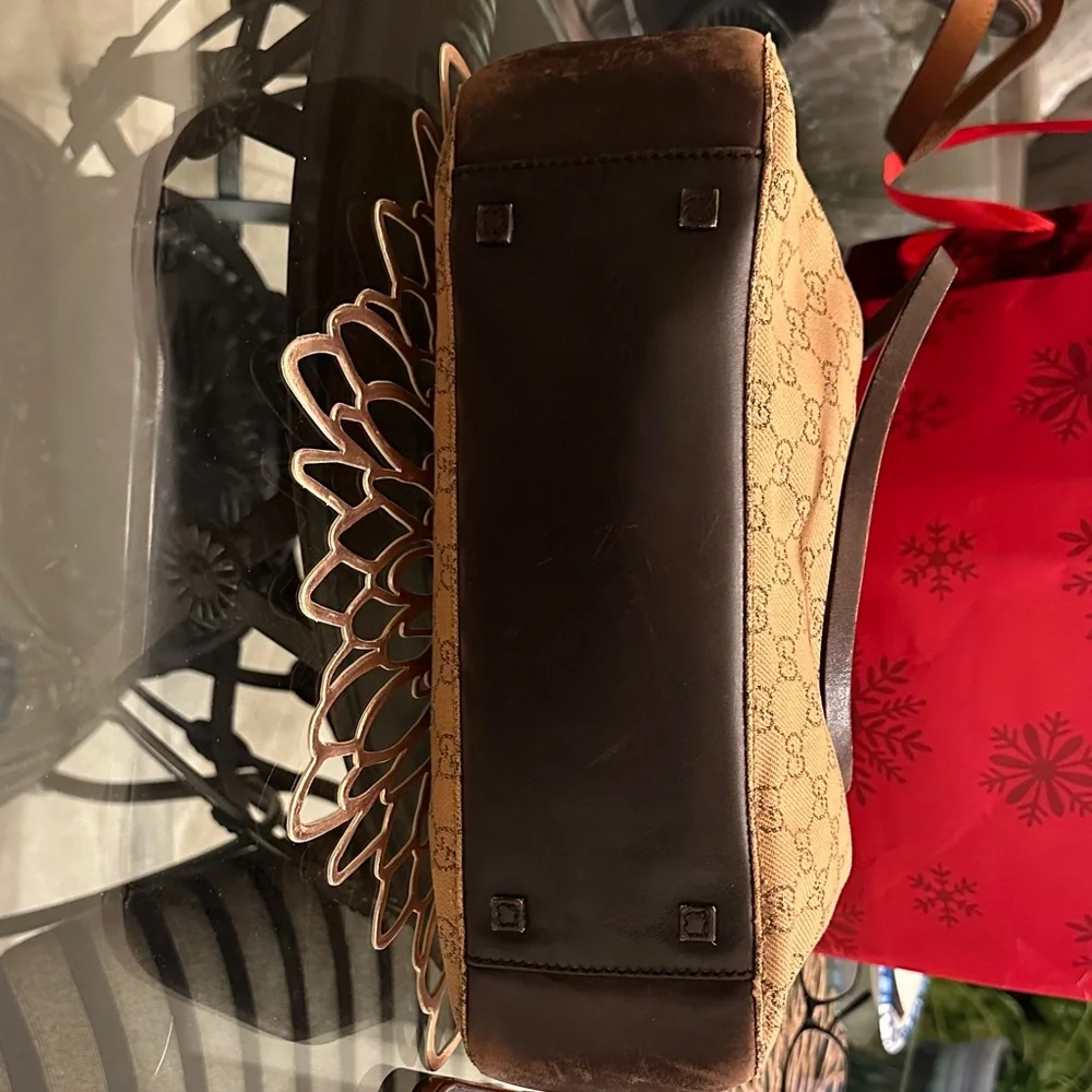 Gucci Signature Tan and Brown Messenger Bag - Picture 12 of 15